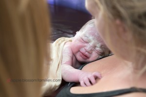 Read more about the article Vancouver Birth Photographer | Water Birth