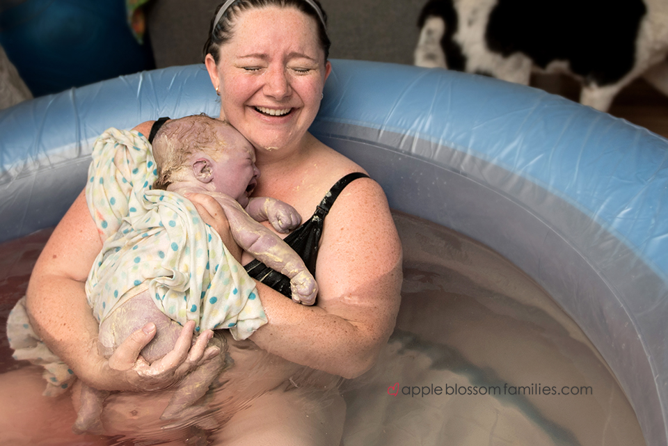 Read more about the article Home Water Birth | Vancouver Birth Photographer