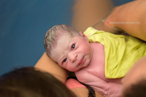 Read more about the article Home Water Birth with Birth and Beyond | Vancouver Birth Photographer